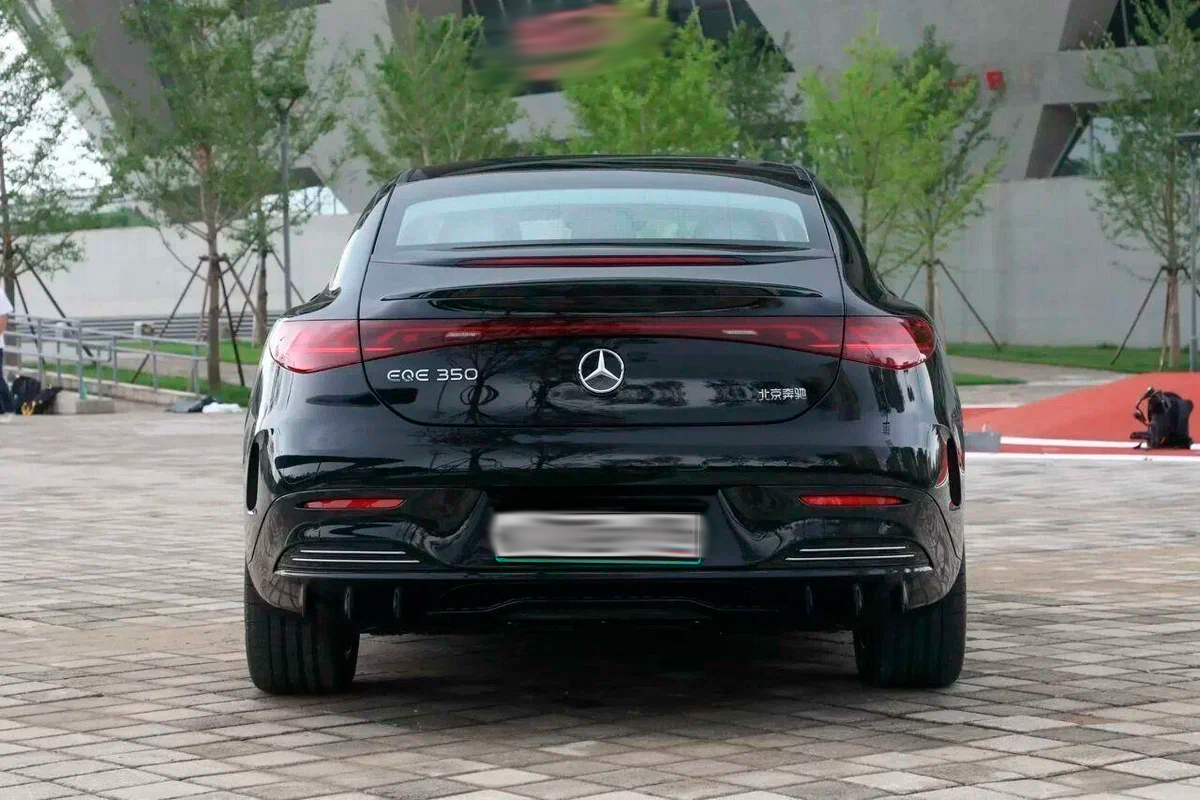 Аренда Mercedes EQE